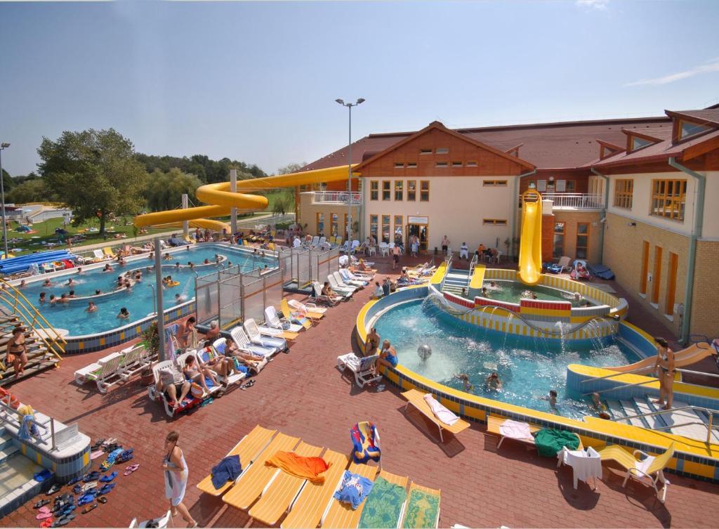Club Mendan Aparthotel Zalakaros Buitenkant foto